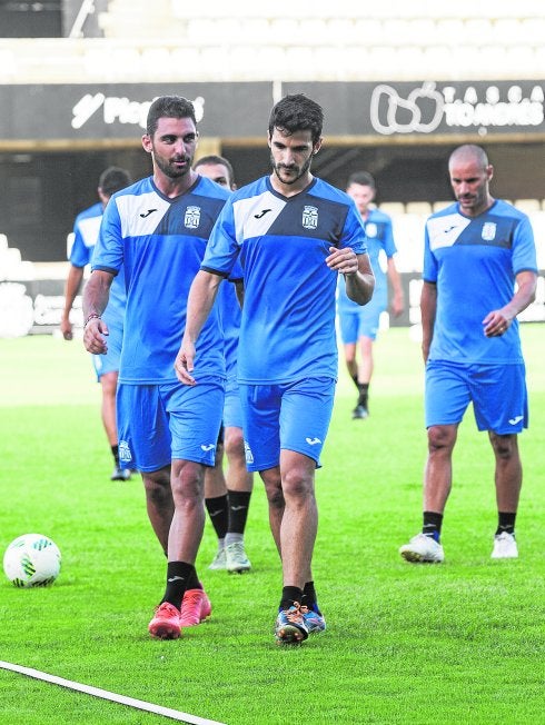 Arturo hablando con Míchel Zabaco durante el entrenamiento de ayer.