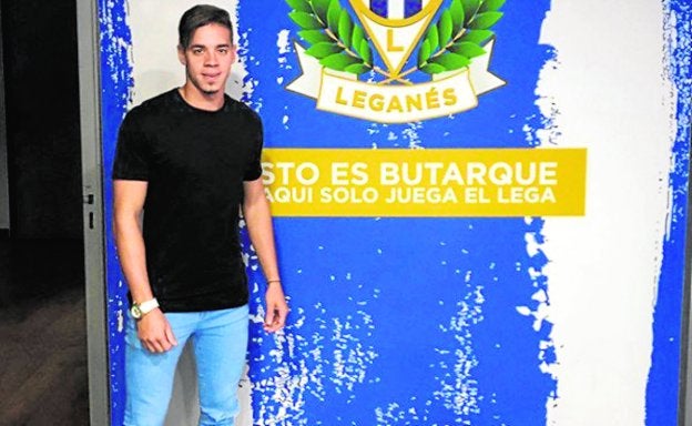 Josua Megías, en el estadio de Butarque.