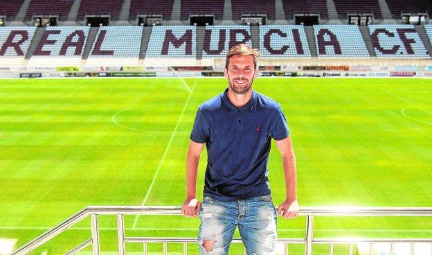 David Sánchez, este miércoles, en la grada de la Nueva Condomina.