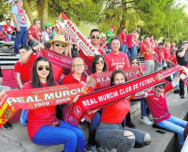 La afición grana, el pasado 7 de mayo, en La Roda./Nacho García / AGM