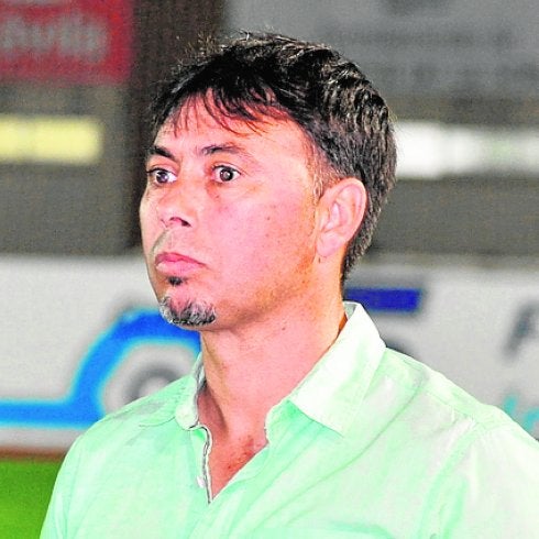 Sanlúcar toma ventaja en la lucha por el banquillo grana frente a José Miguel Campos