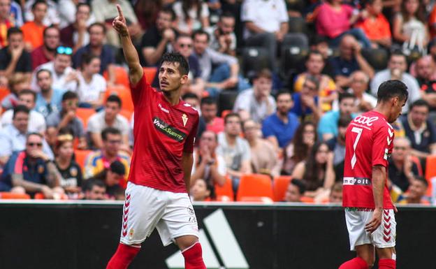 Armando celebrando su gol en el 'playoff' en Mestalla./LOF