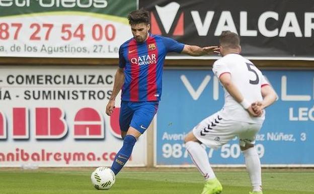 Xemi durante un partido con el Barça B.