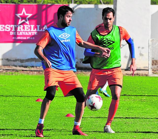 Pedro Martín junto a Álex Ortiz, en Cobatillas./Vicente Vicéns / AGM