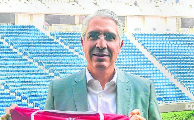 Mauricio García de la Vega con la camiseta del Murcia, en México./La Verdad