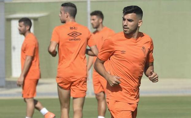 Nadjib, en un entrenamiento del Real Murcia./Nacho García / AGM