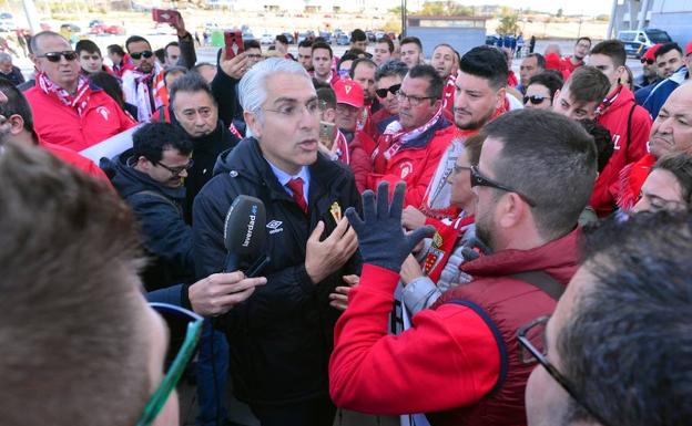 Mauricio García, este domingo, en la manifestación de los aficionados granas./Guillermo Carrión / AGM