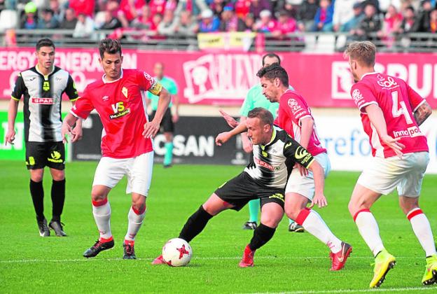 Armando, Orfila, Charlie y Aketxe en el derbi./Javier Carrión / AGM