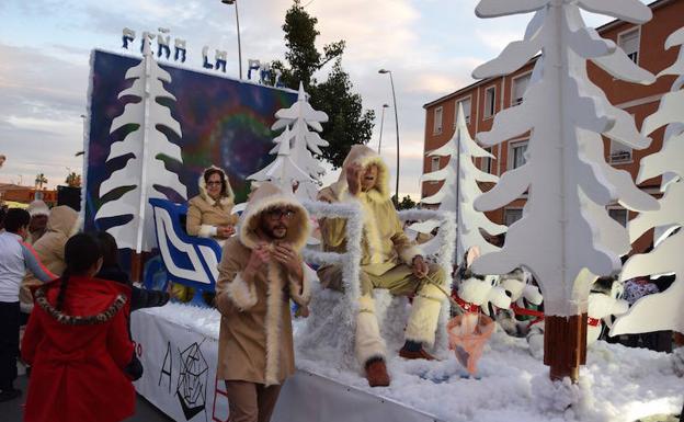 La carroza nevada de la peña del barrio de La Paz, una de las veteranas. /A.Salas