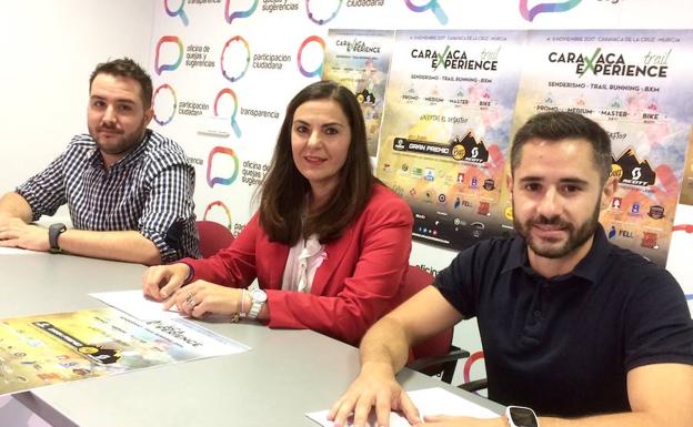 Representantes de la organización de la prueba con la concejal de Deportes. /AYTO. CARAVACA