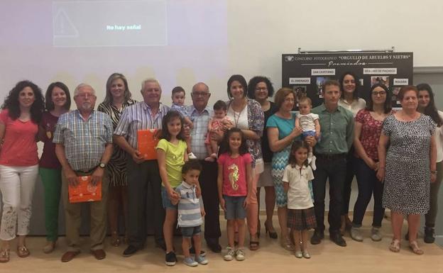 Participantes de varias generaciones plasman en imágenes la relación con sus familiares. /Ayto. TP