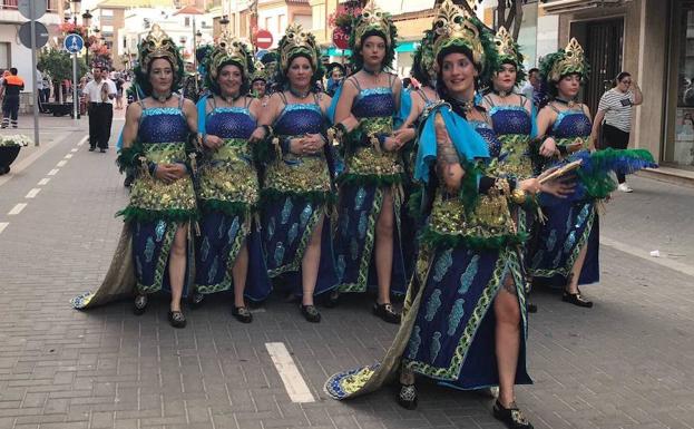 Las odaliscas desfilaron con todo su colorido por el centro de Torre Pacheco. /Ayto
