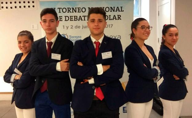 Los participantes en el concurso nacional de debate escolar.