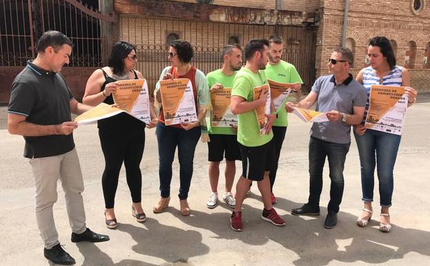 El alcalde, segundo por la derecha, junto al equipo técnico de la prueba en Balsicas.