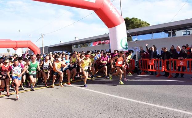 Momento de la salida de la media maratón en Torre Pacheco. /Pedro Azorín.