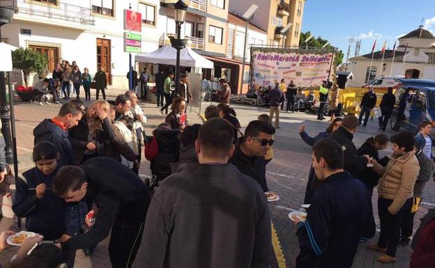 Una edición anterior del Radio Maratón Solidario en la plaza del Ayuntamiento. /Ayto