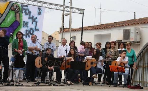 Una cuadrilla murciana en una de las ediciones anteriores del Encuentro de Dolores de Pacheco. /A.S.