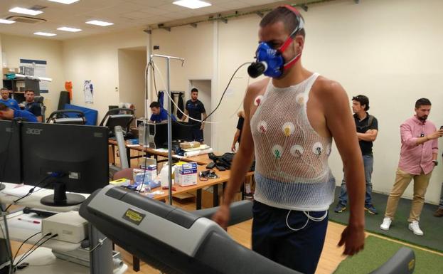 Un jugador del UCAM realizando la prueba de esfuerzo.