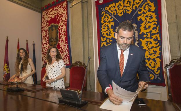 José López, esta mañana, en el pleno/J. M. Rodríguez / AGM