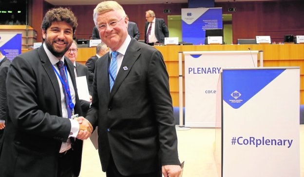 López Miras, ayer, con el presidente del Comité de las Regiones, Markku Markkula.