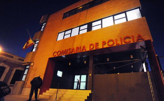 Fachada de la comisaría del Carmen.