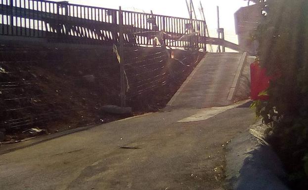 Acceso al puente del Camino de Tiñosa.