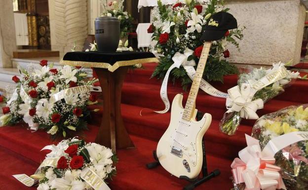 Altar en recuerdo de Rafael en su funeral