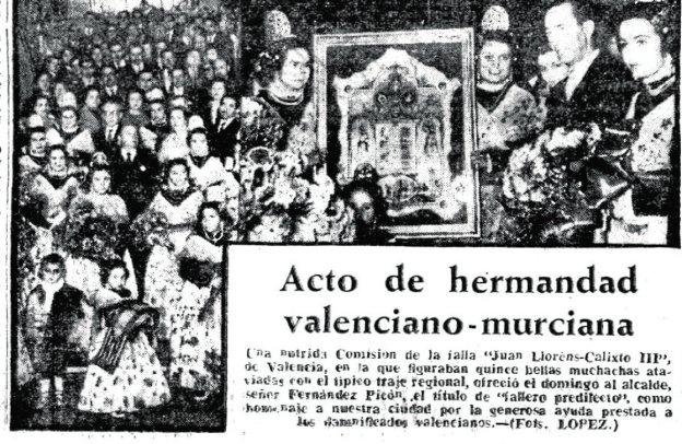 Noticias en 'La Verdad' y 'Línea' por la entrega del título de 'Fallera de Honor Perpetua'.