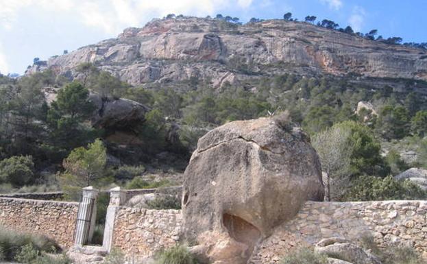 Entrada al yacimiento arqueológico, bajo el Monte Arabí