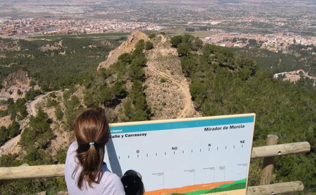 Vista panorámica sobre Murcia desde el mirador que encontramos a mitad de camino./