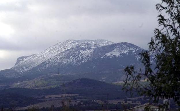Sierra del Gigante cubierta de nieve, una estampa frecuente en invierno./