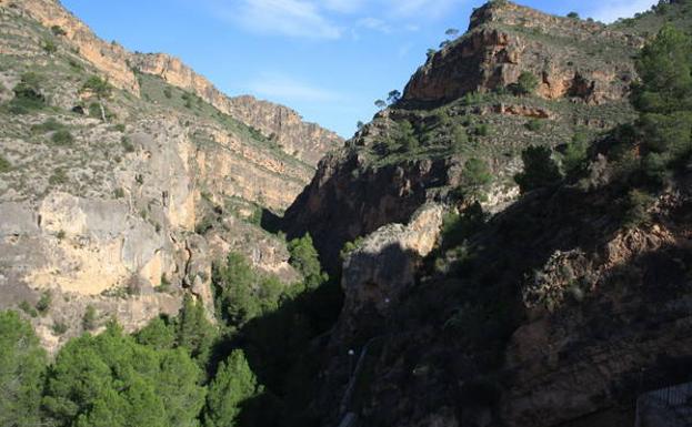 Cañón del Quípar, que se abre tras la presa del embalse, y que desagua en el Segura a la altura de Almadenes.