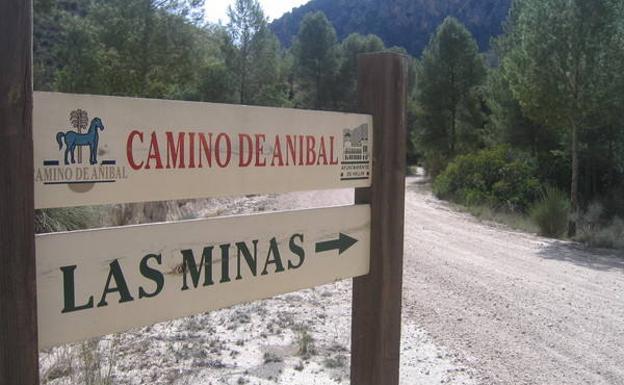 Cartel señalizador en la pista.