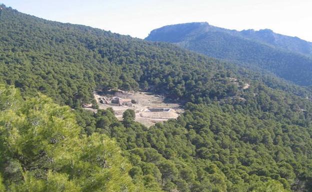 Casa forestal de La Carrasca, ahora casi en ruinas, situada en el Parque Regional de Sierra Espuña./