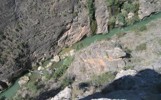 El río Segura por el Cañón de Almadenes, desde lo alto./
