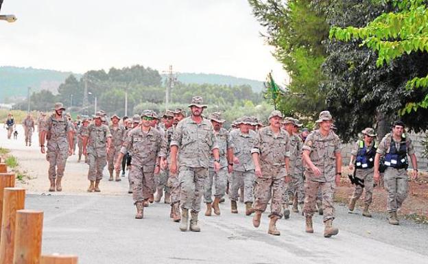 Los militares, durante la marcha hacia Caravaca de la Cruz./LV