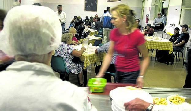 Un comedor para indigentes gestionado por la comunidad de San Egidio en Roma./Reuters