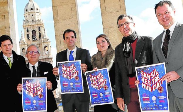 Juan San Miguel, director de CableMurcia; Felipe Coello, concejal de Deportes; Antonio González, director general de 'La Verdad'; Marian Sanz, presidenta de la Asociación de Daño Cerebral Adquirido de Murcia (Dacemur); José Ballesta, alcalde; y Gerardo Cuartero, director de Área de CaixaBank en Murcia./Edu Botella / AGM