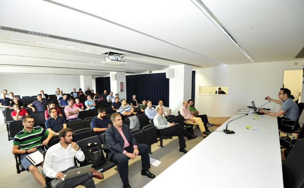 Imagen de archivo de unas jornadas sobre ciberseguridad celebradas este último año en Murcia. /Vicente Vicéns/ AGM