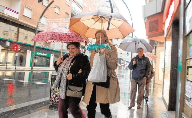 Lluvia en la Gran Vía de Murcia. /Javier Carrión / AGM