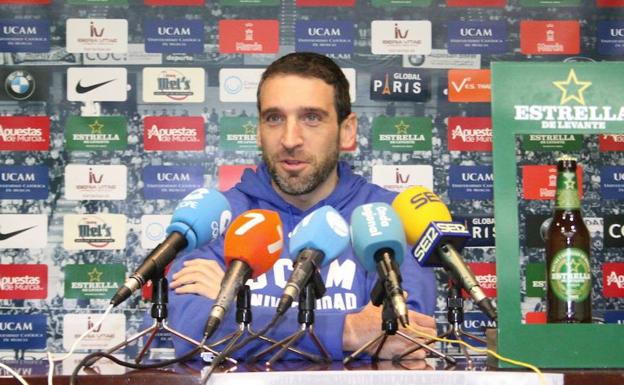 Ibon Navarro durante una rueda de prensa./UCAM