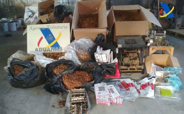 Aduanas descubre 300 kilos de tabaco de contrabando en una nave de Jumilla