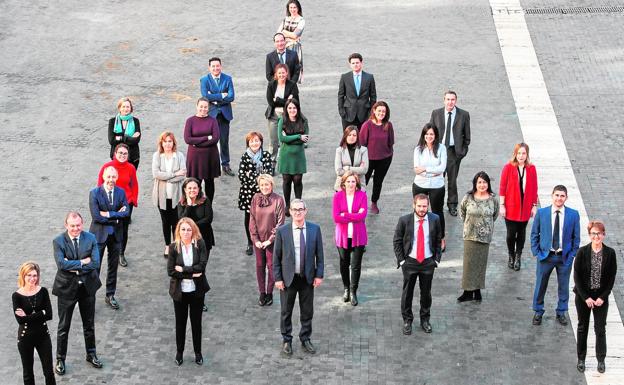 Parte del equipo de Carrillo Asesores Tributarios y Abogados, en Murcia. /JAVIER CARRIÓN / AGM
