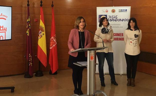 La concejala de Derechos Sociales, Conchita Ruiz, durante la presentación del proyecto 'Housing First'./Ayto
