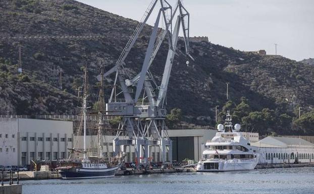 Barcos en Navantia/JM Rodríguez