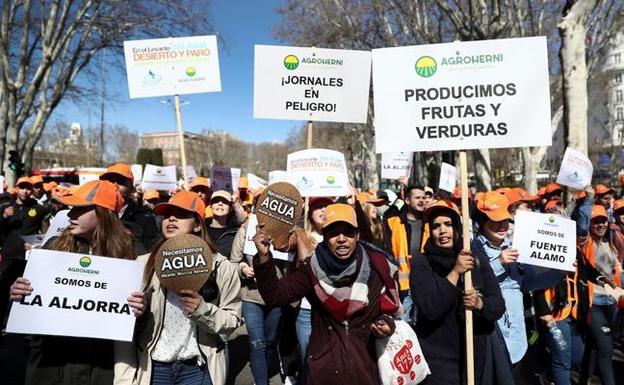 Regantes murcianos durante la protesta en Madrid. /EFE/ Mariscal
