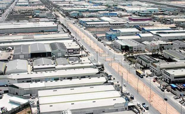 Vista aérea del polígono industrial Oeste, el más importante de la Región con casi 2.000 empresas . / Juan Carlos Caval / AGM