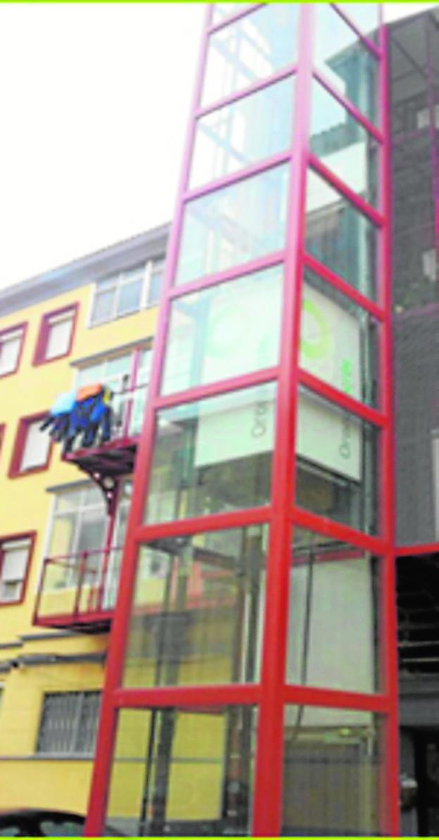 Obra por fachada. /ORONAPECRÉS
