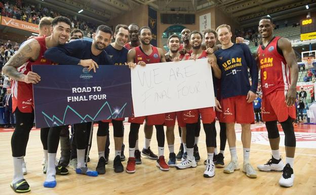 Los jugadores del UCAM celebran el pase a la 'Final Four'./Javier Carrión / AGM