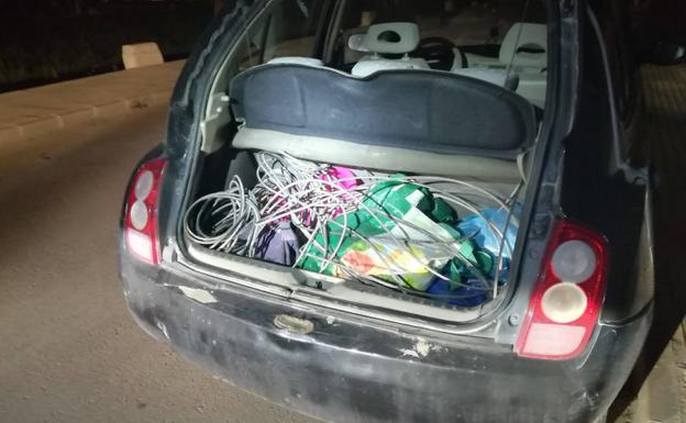 Maletero del coche del detenido con el cabel sustraído en su interior. /Ayuntamiento de Los Alcázares